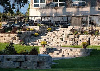 Story: Outcropping for Golf Course Weddings